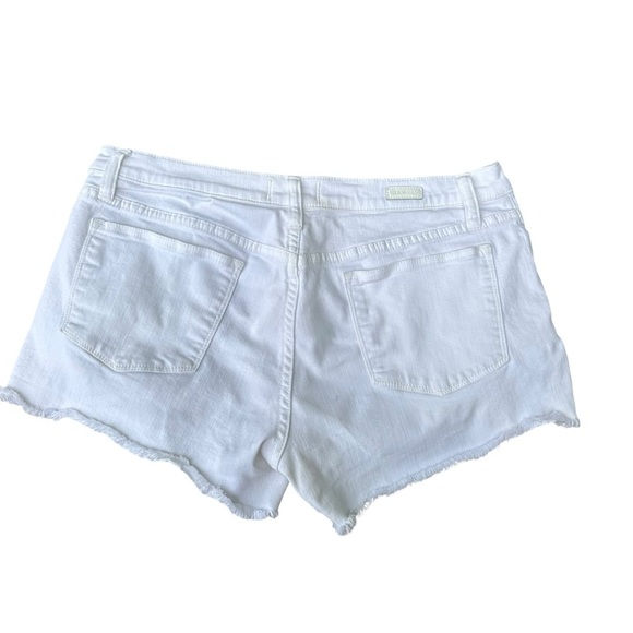 Lila Ryan Stitch Fix Travis Distressed Frey Hem White Cut Off Denim Shorts Sz 30 - Picture 4 of 9